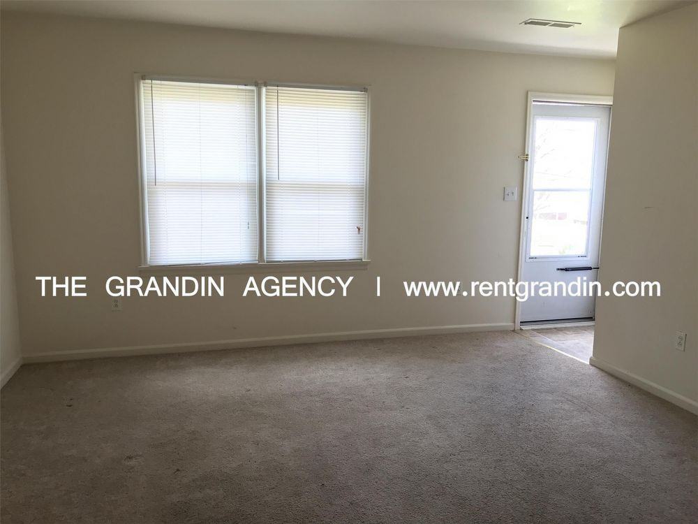 429 Ceylon St NE - Photo 3 of 12