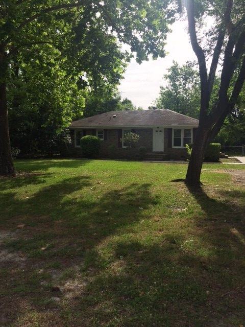 910 Dickens Dr - Photo 2 of 16