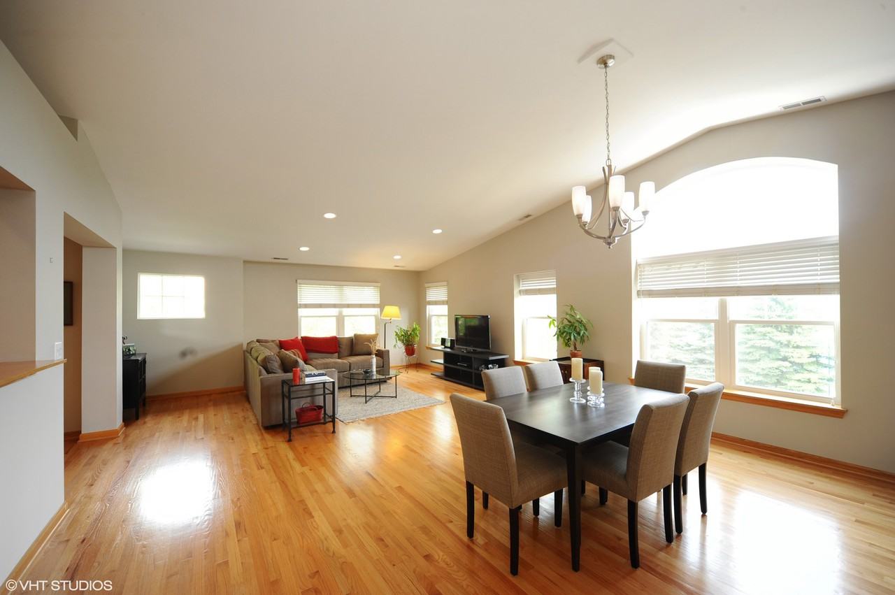 460 S Commons Ct - Photo 3 of 10