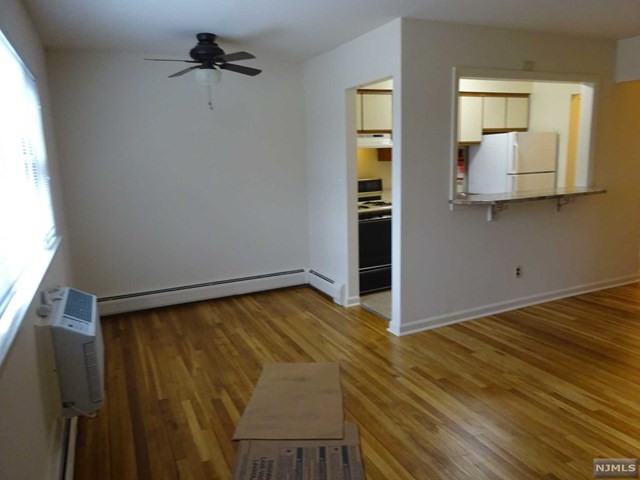 201 Washington Dr - Photo 2 of 11