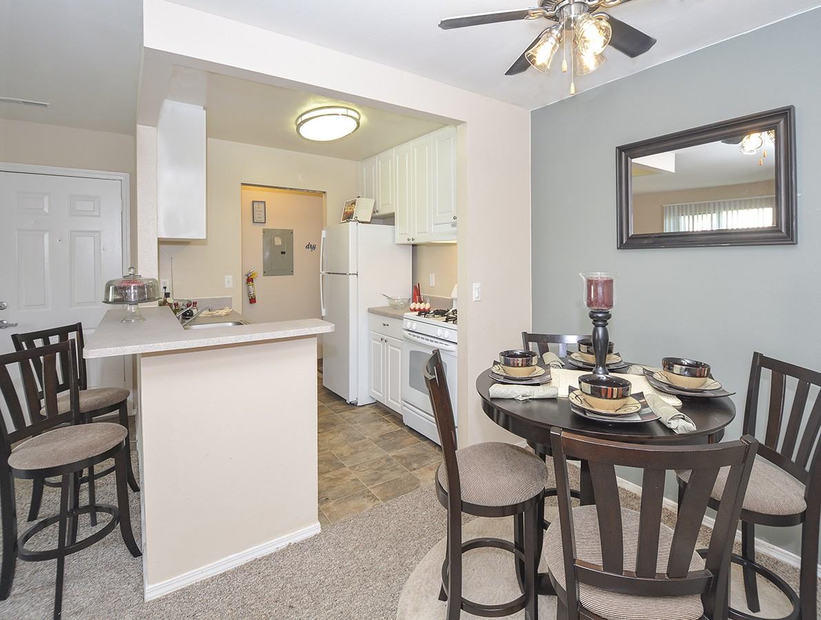 Turtle Cove Apartments 37255 S Woodbridge Cir, Westland, MI 48185