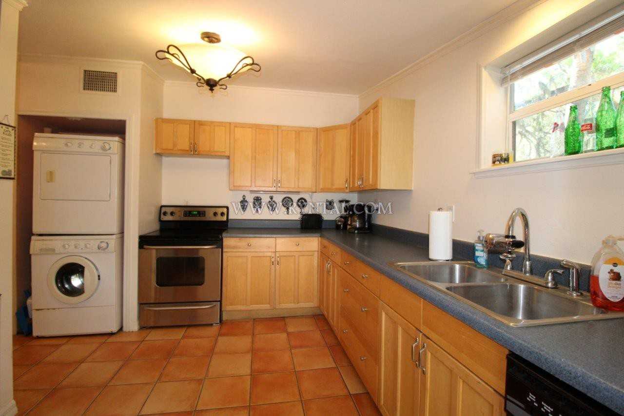 1042 Cocoanut Avenue - Photo 2 of 19