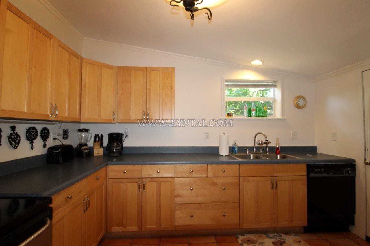 1042 Cocoanut Avenue - Photo 3 of 19