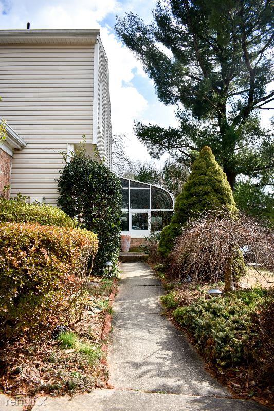 6 Montford Ct - Photo 2 of 5