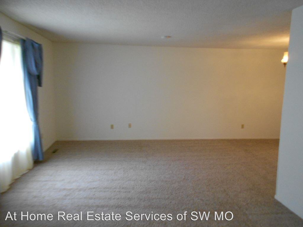 1701 E Camino Alto St - Photo 3 of 17