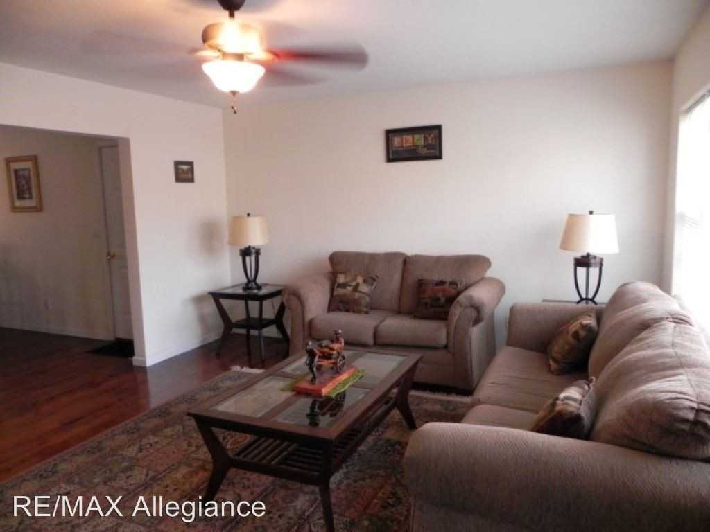 4805 Dolphin Ave - Photo 2 of 18