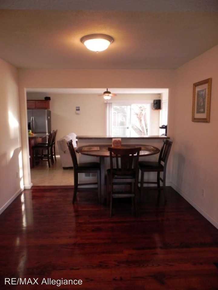 4805 Dolphin Ave - Photo 3 of 18