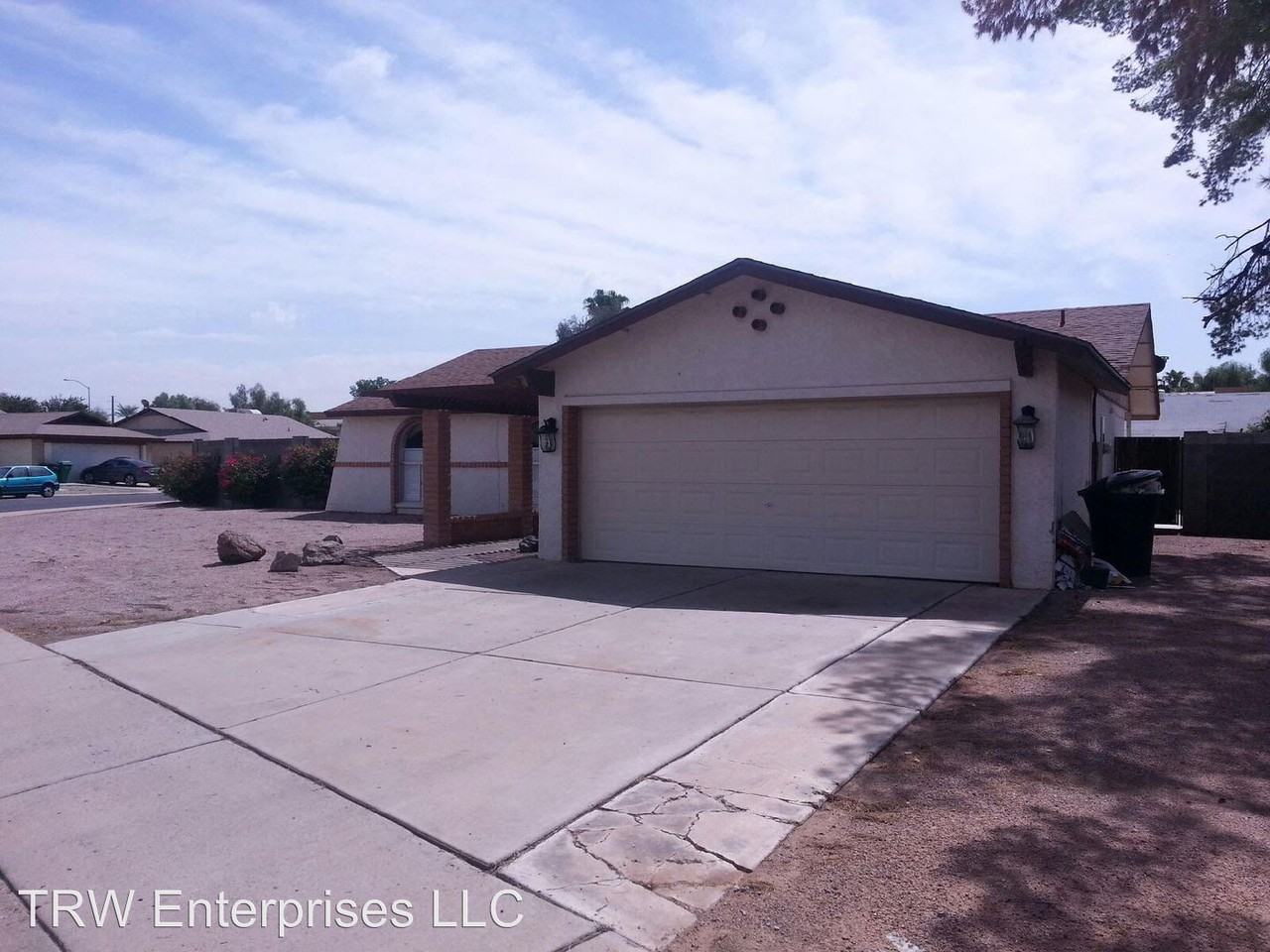 1033 E Hoover Ave - Photo 3 of 21