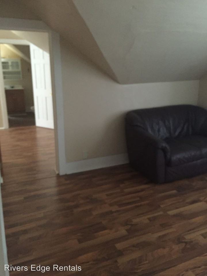 674 Short Ave - Photo 3 of 3