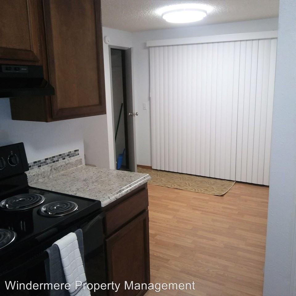 1509 Moore St - Photo 3 of 11