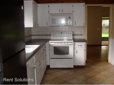 705 Rollingwood Ln - Photo 3 of 10