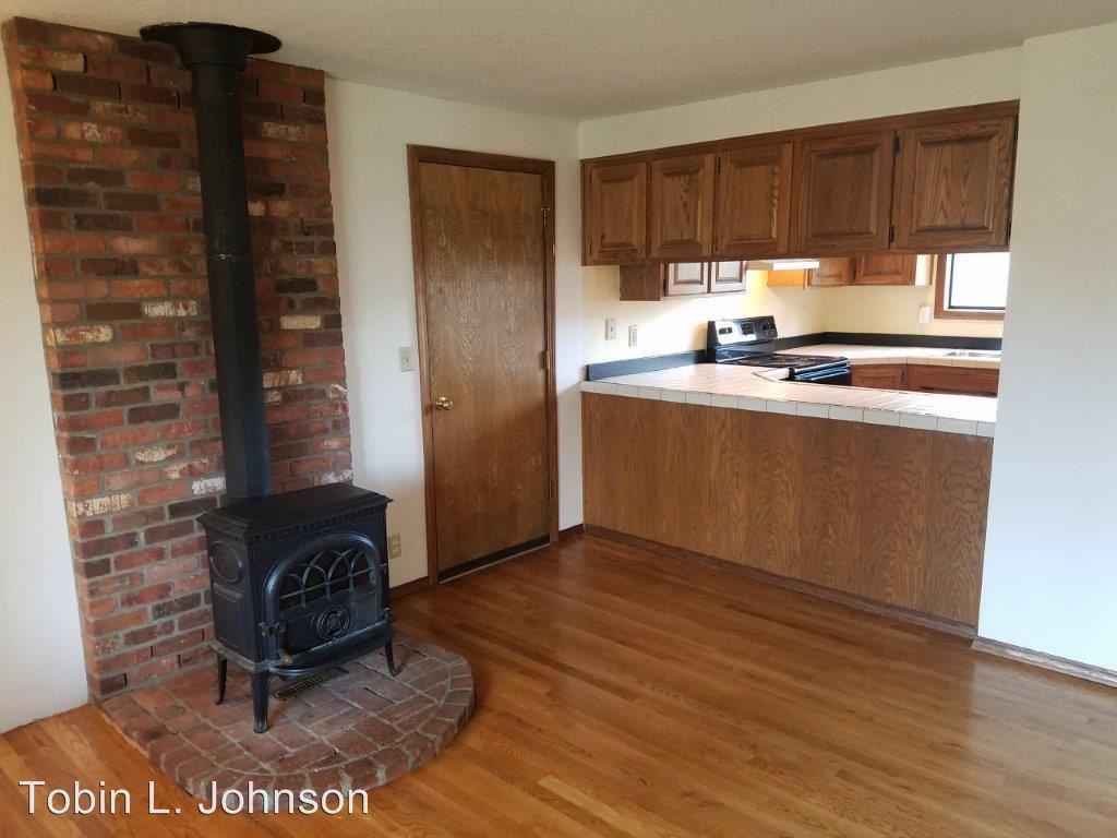 9505 SW Hume Ct - Photo 3 of 33