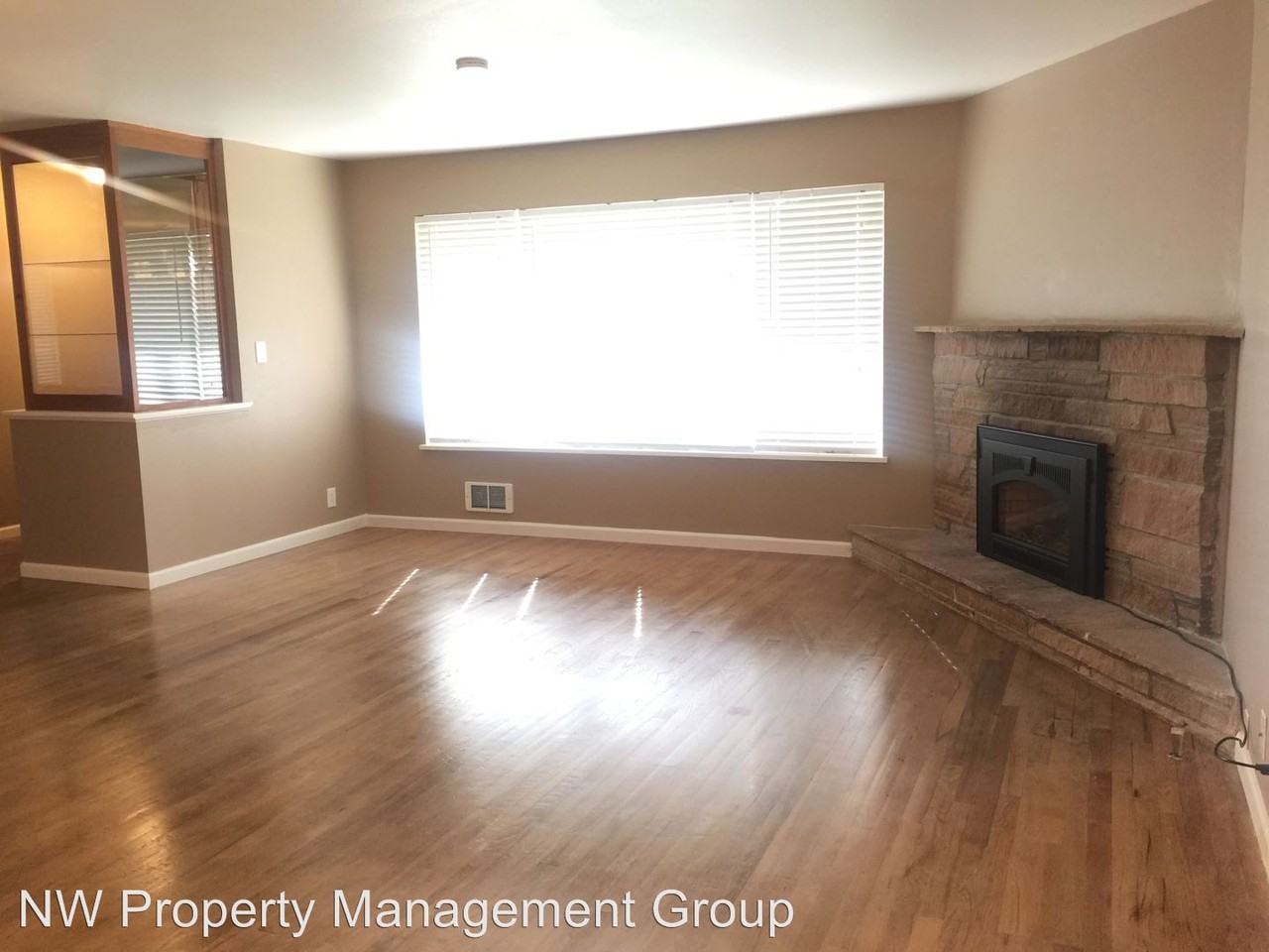 7711 49th Dr NE - Photo 2 of 12