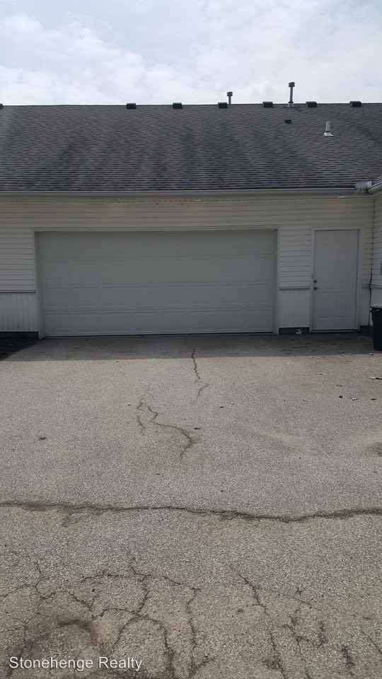 10852 Fox Cove Dr - Photo 3 of 13