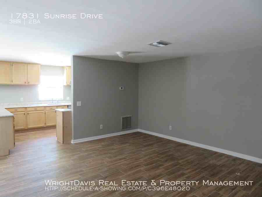 17831 Sunrise Dr - Photo 3 of 20