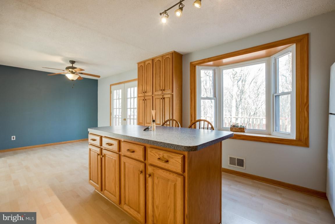 39465 Oak Ct - Photo 3 of 25