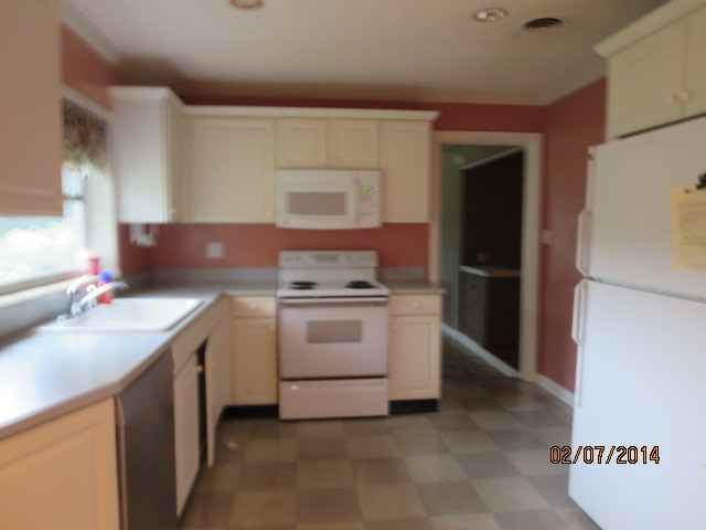 1726 Wycliff Dr - Photo 2 of 10