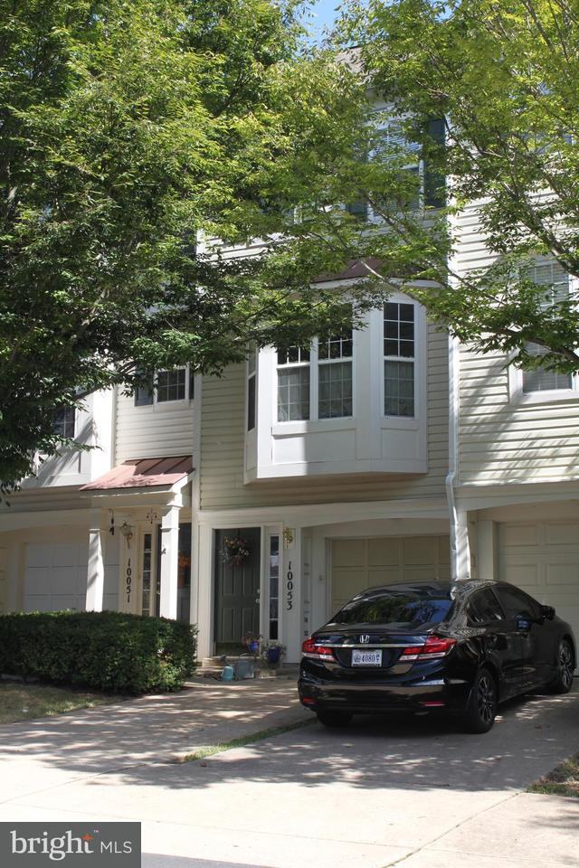 10053 Moxleys Ford Ln - Photo 2 of 28