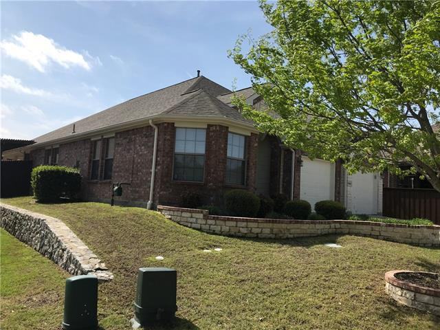 1709 Lake Point Ct - Photo 3 of 17