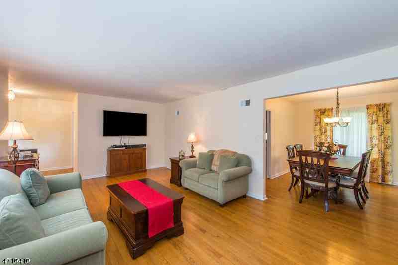 556 Powerville Rd - Photo 3 of 15