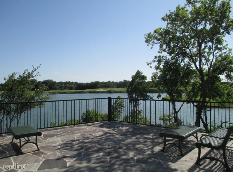 Western Center Blvd. Apartments in Fairway Bend, Fort Worth, TX 76137