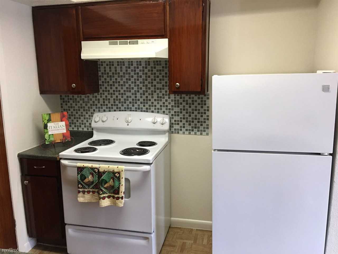 Palm Bluff Apartments - Photo 3 of 33