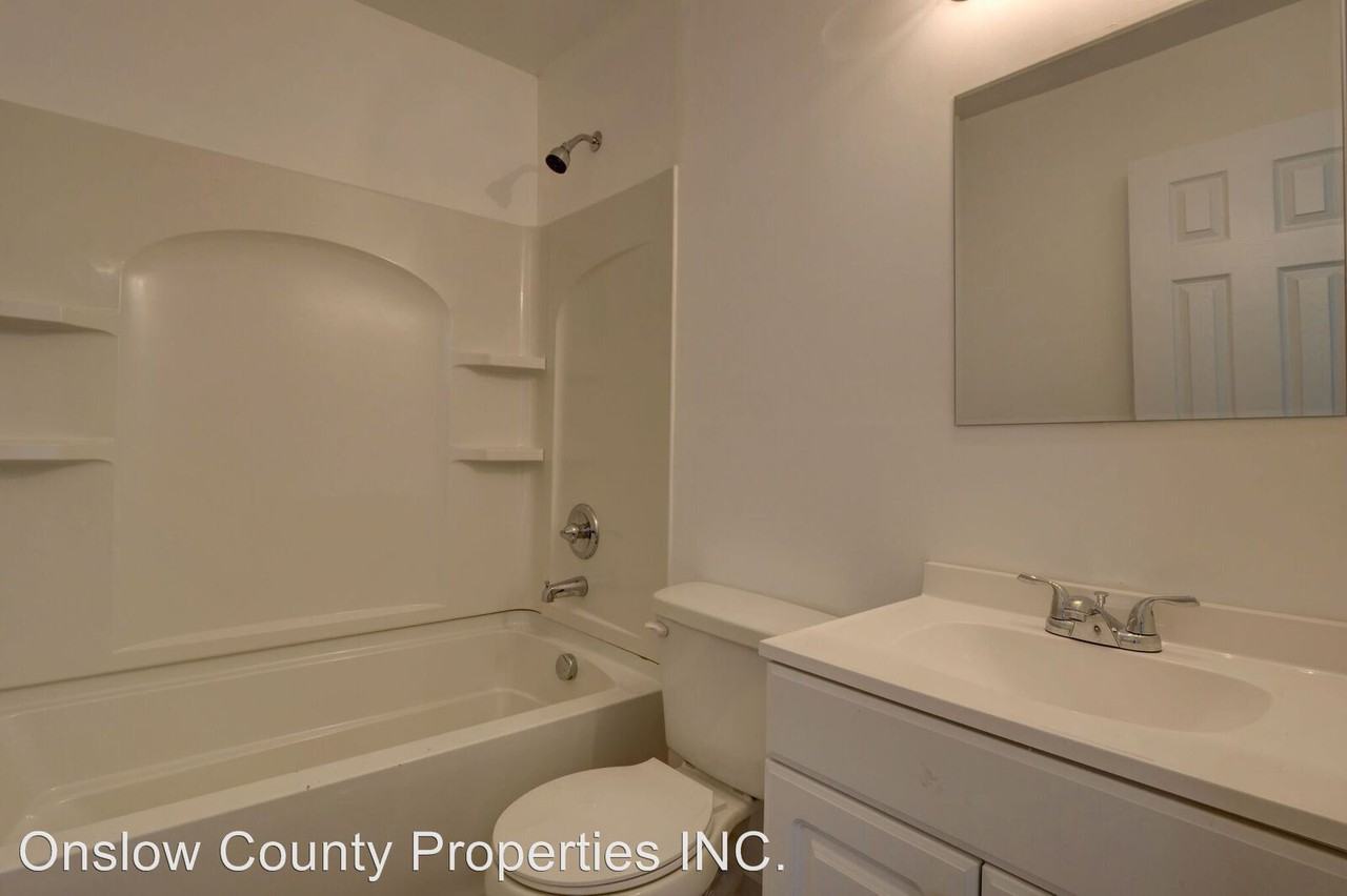 2247 Onslow Dr - Photo 2 of 9