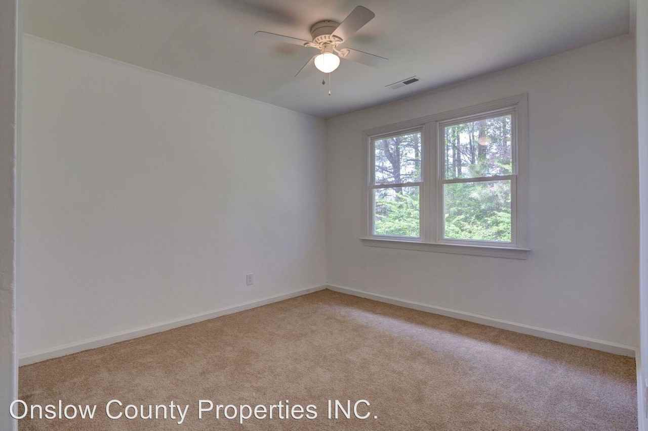 2247 Onslow Dr - Photo 3 of 9
