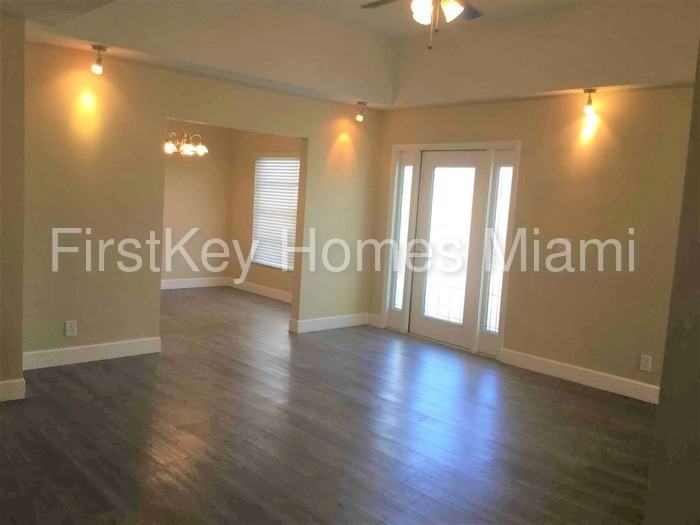 7101 NW 84th St - Photo 2 of 19