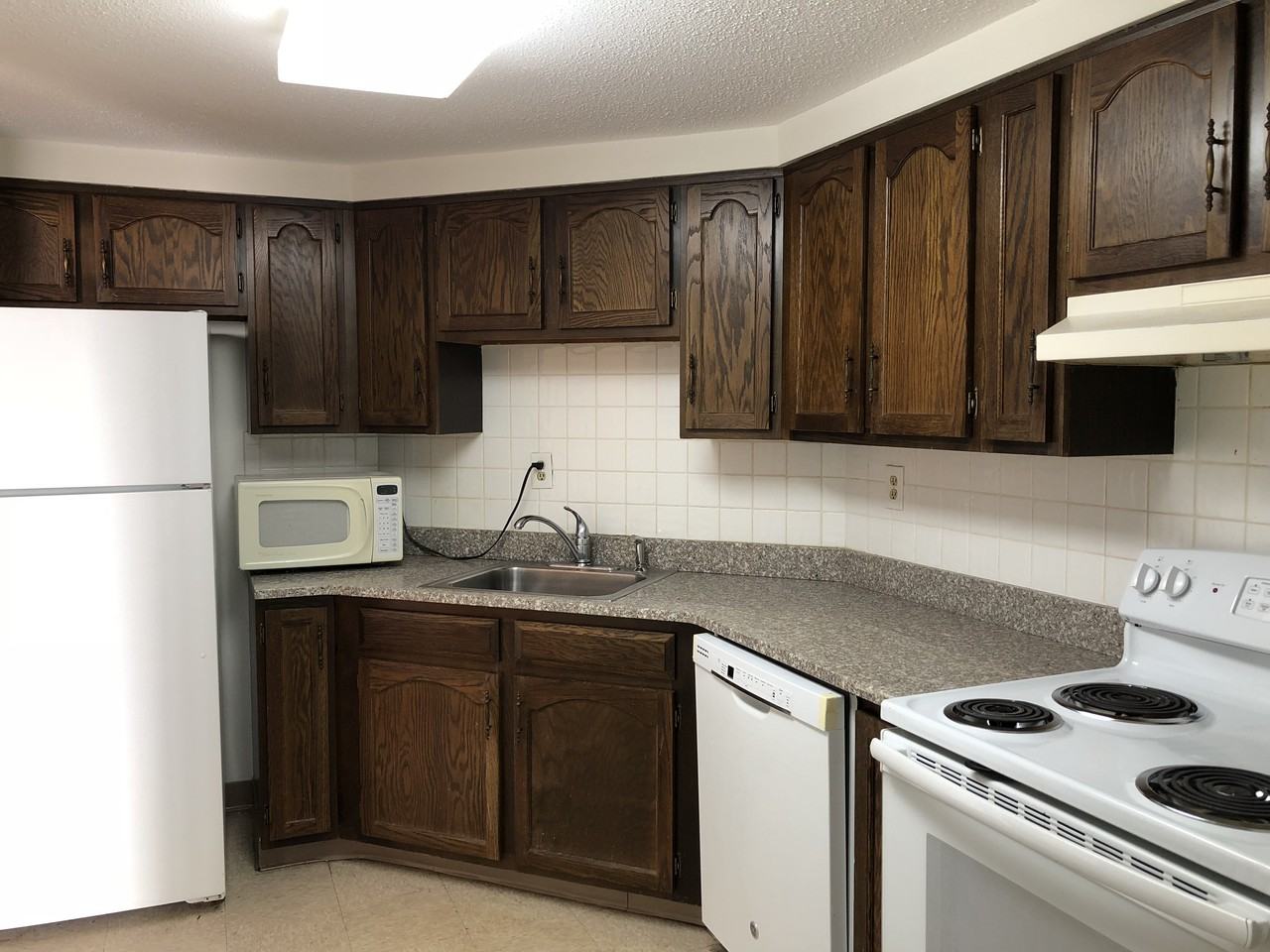 1434 Harmon Cove Tower - Photo 2 of 12