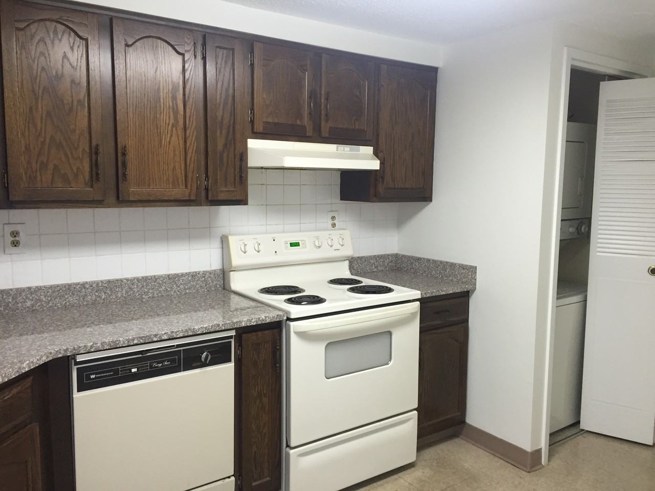 1434 Harmon Cove Tower - Photo 3 of 12