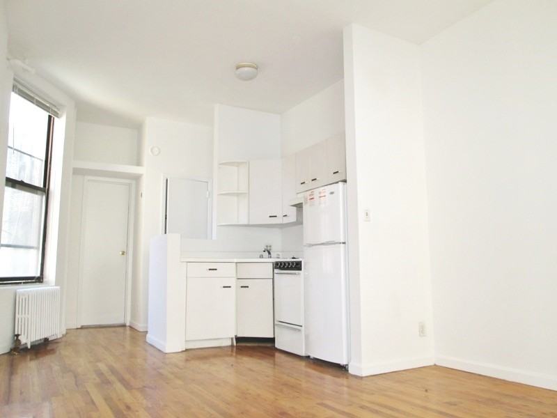 247 E 62nd St - Photo 2 of 4