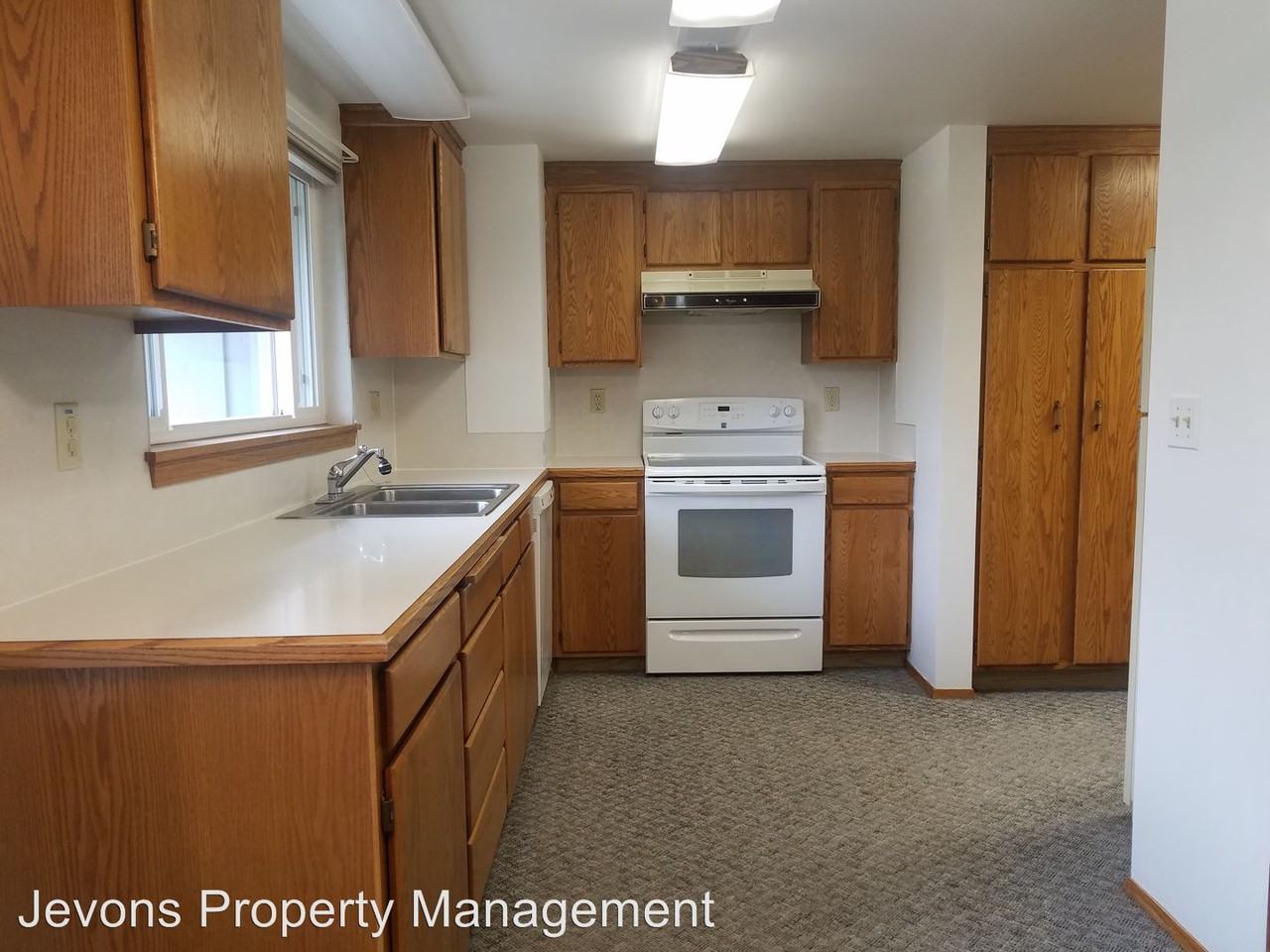 426 S 44th St - Photo 3 of 14
