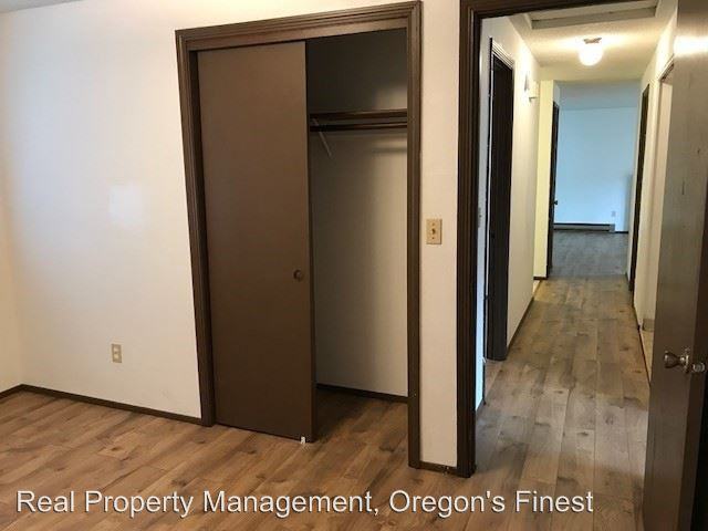 18326 NE Wasco St - Photo 2 of 7