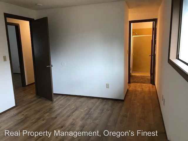 18326 NE Wasco St - Photo 3 of 7