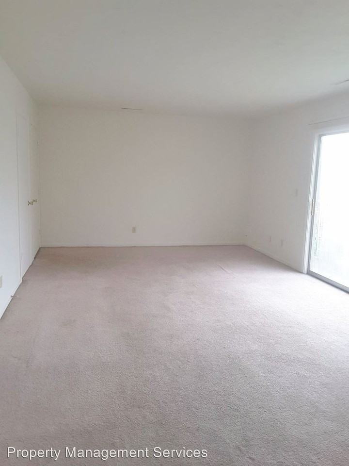 250 E Bristol St - Photo 2 of 10