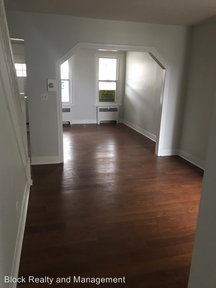 1923 W 8th St - Photo 2 of 7