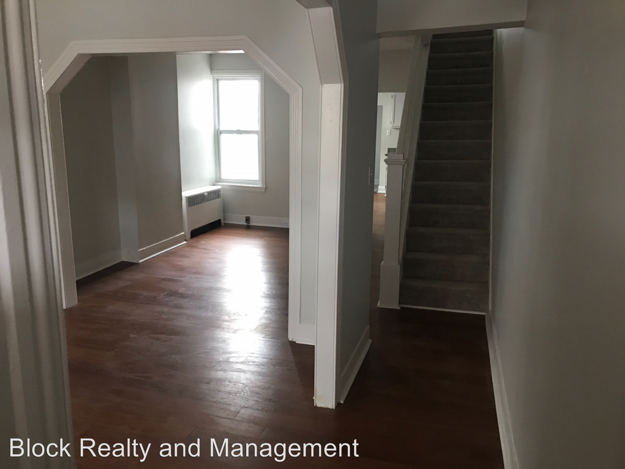 1923 W 8th St - Photo 3 of 7