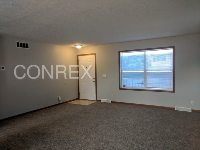 322 Michael Ave - Photo 2 of 7