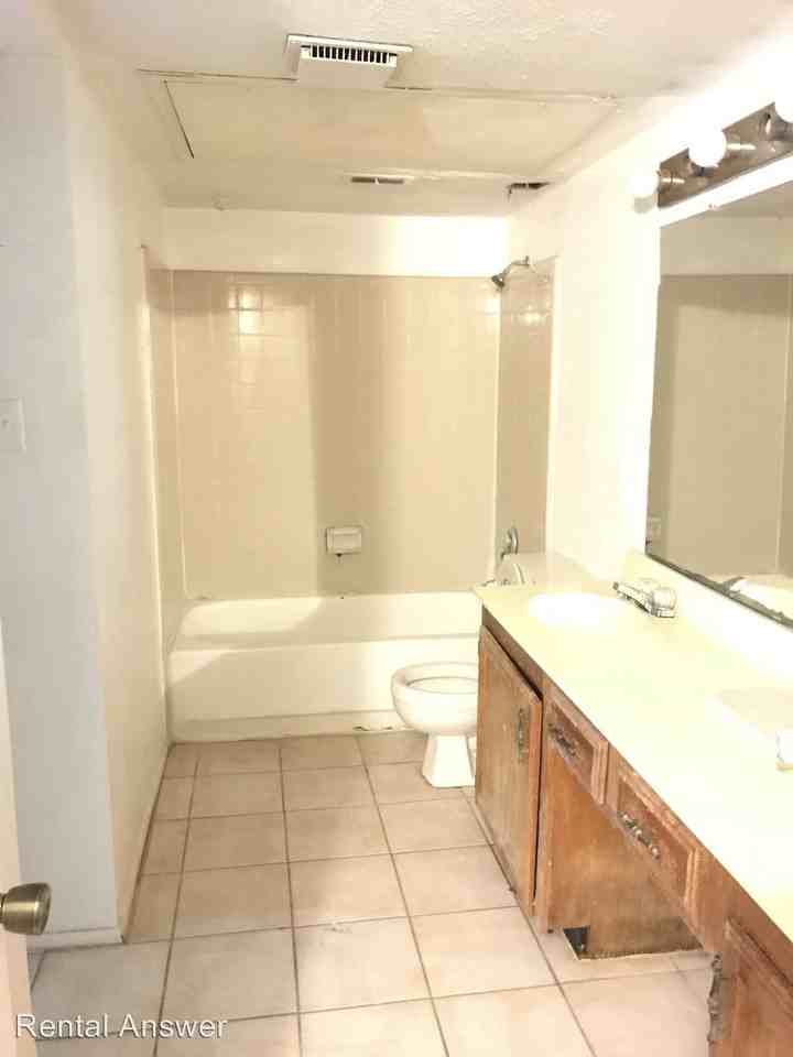 5625 Hollow Pines Dr - Photo 2 of 4