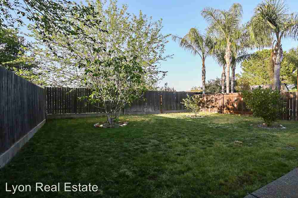 920 Lawton Ave - Photo 3 of 14