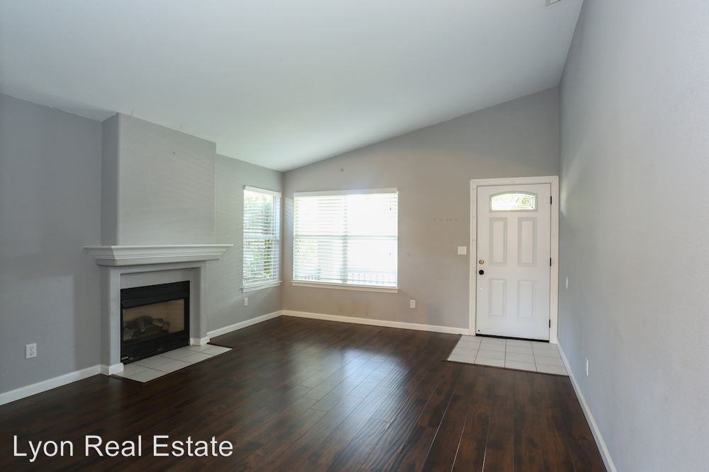 920 Lawton Ave - Photo 2 of 14