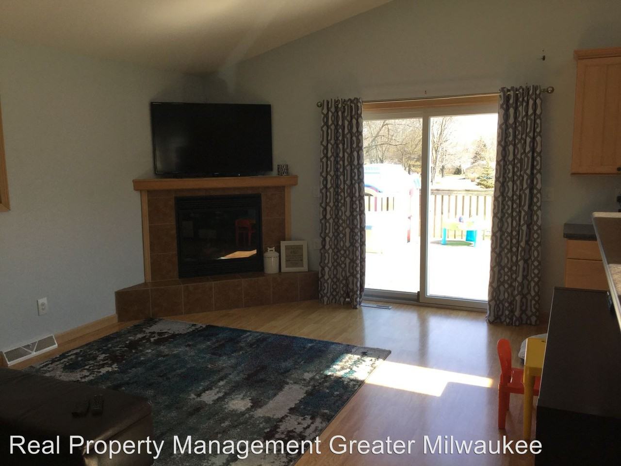 4160 N 135th St - Photo 3 of 36