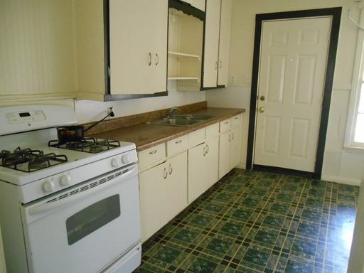 1104 SE 18th St - Photo 2 of 7