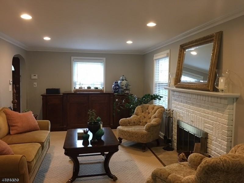 842 Summit Ave - Photo 3 of 19