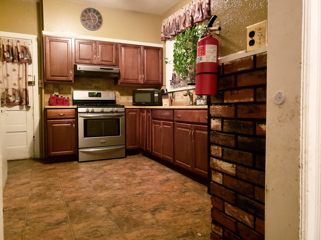 130 Stanbridge Street - Photo 2 of 9