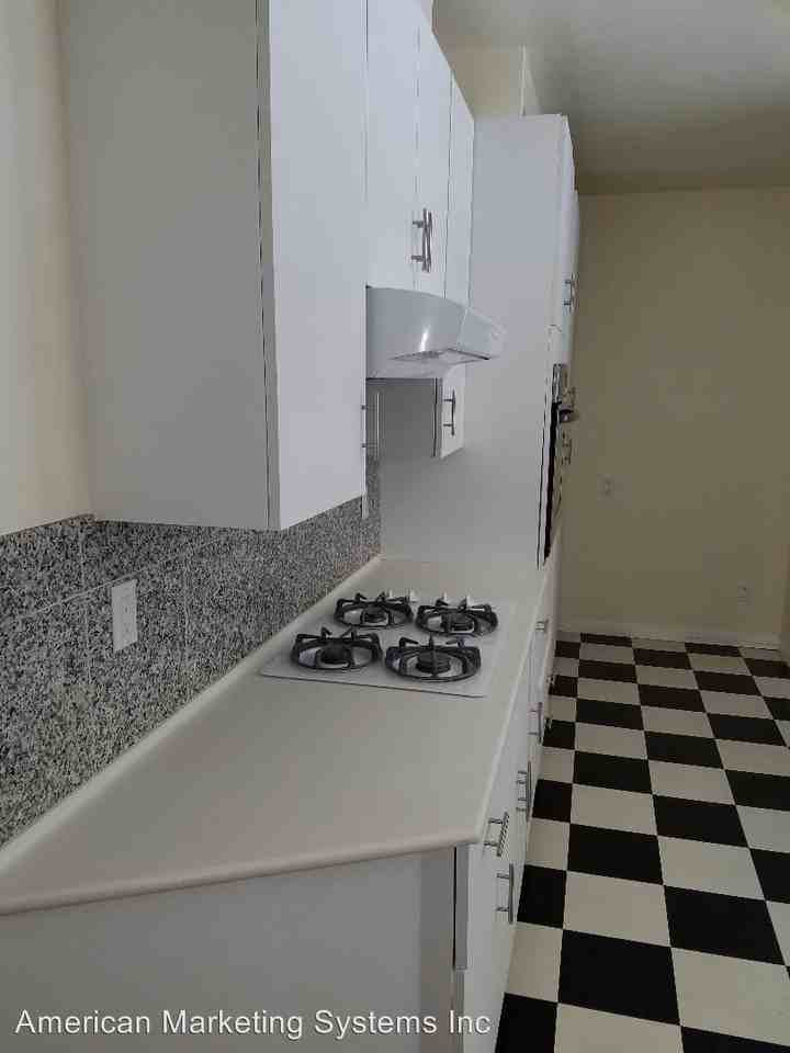 3235 Divisadero St - Photo 3 of 26