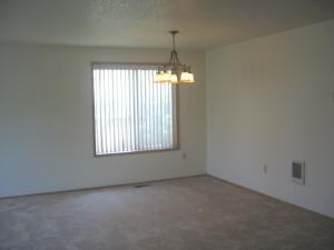 11805 NE 46th St - Photo 2 of 7