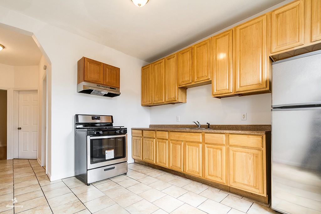 171 Wegman Pkwy - Photo 2 of 7