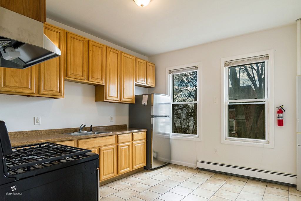 171 Wegman Pkwy - Photo 3 of 7